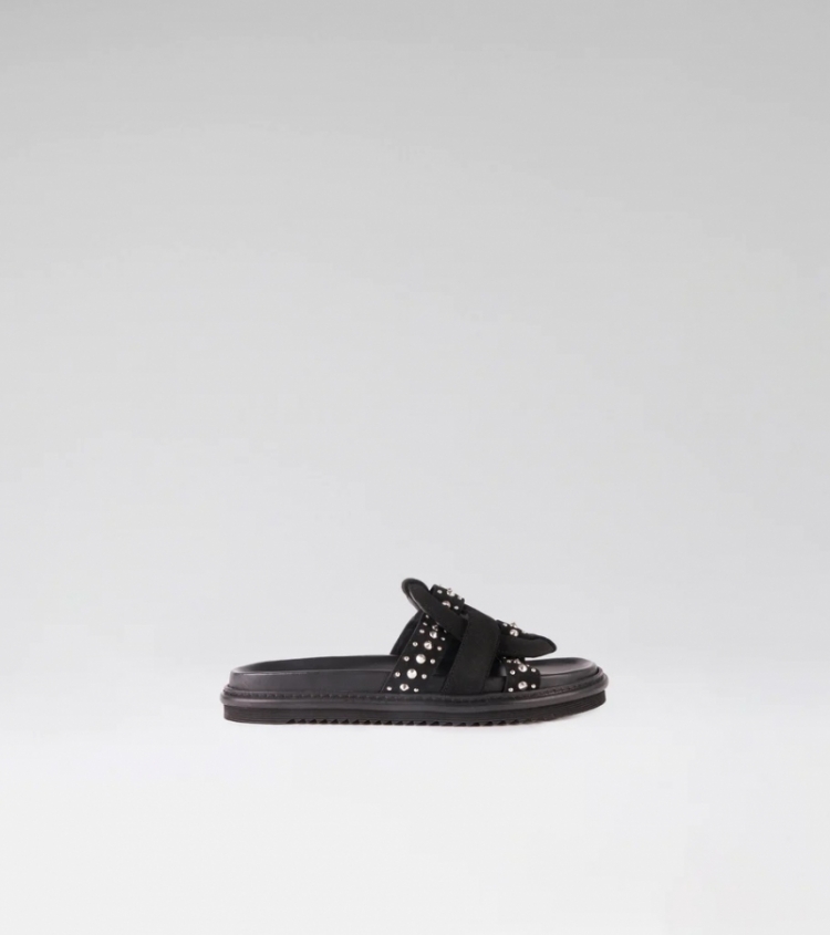  BLACK + STUDS