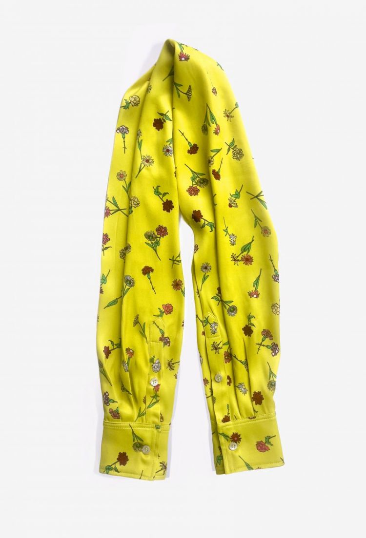 THE HUG I FLOWERS ON YLW YELLOW