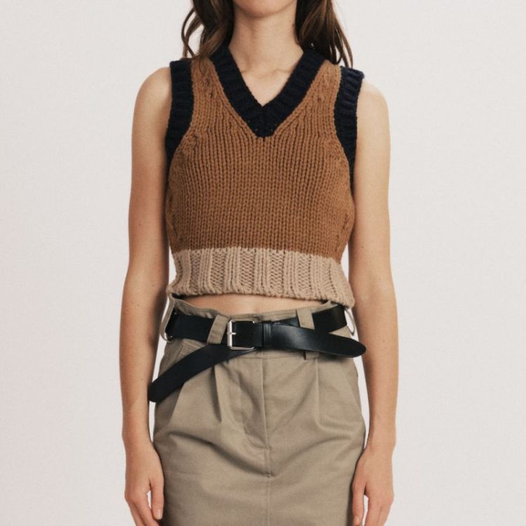V-NECK CROP VEST - CAMEL MULTI