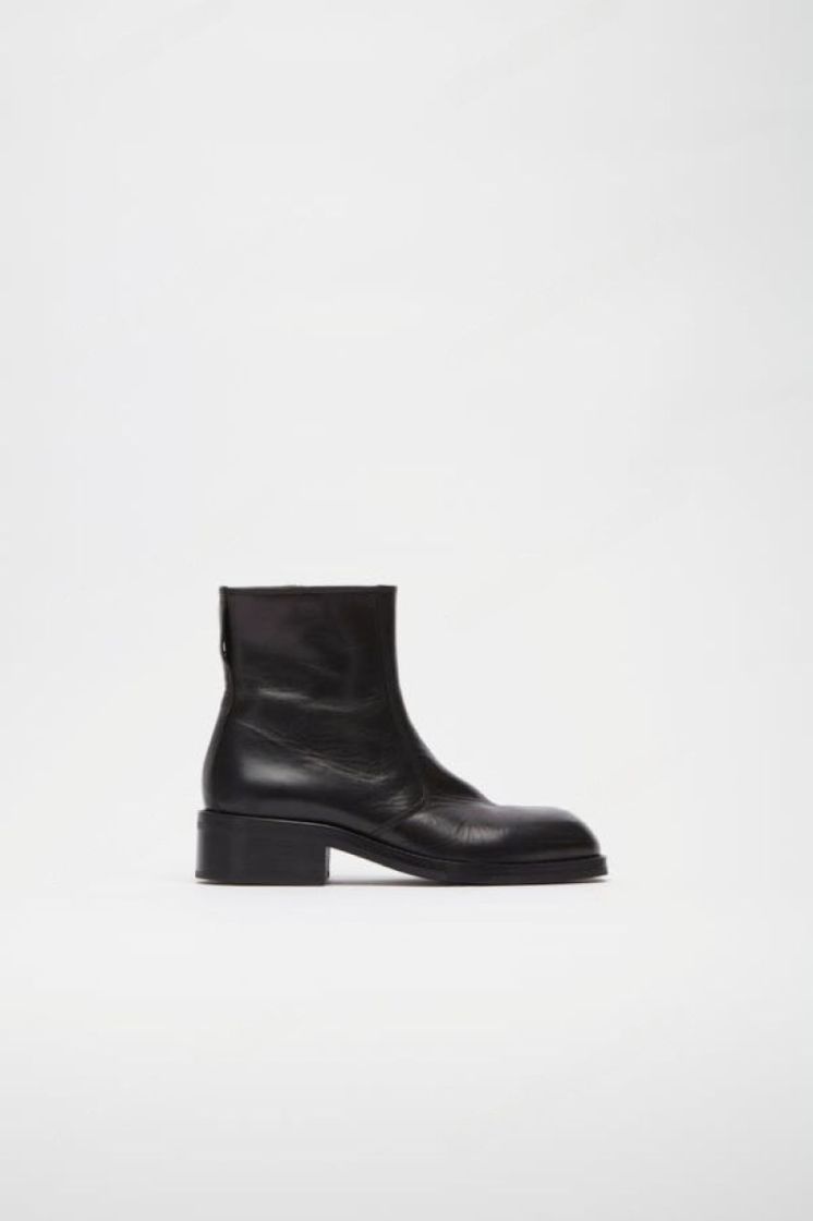 ZIPPED BOOTS - BLACK