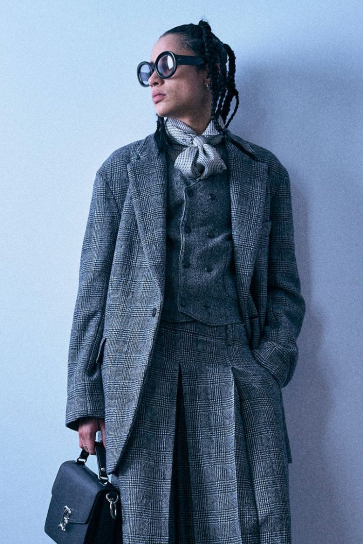 OVERSIZED RAGGED - BLACK AND WHI