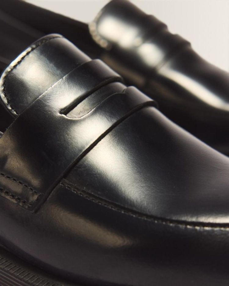 Temara Polished Smooth Leather BLACK